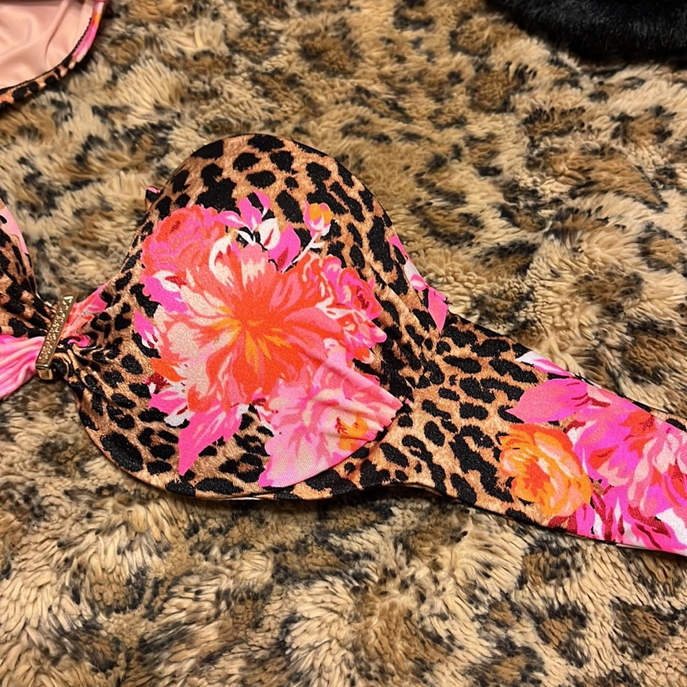 Victoria’s Secret Swim Top - Picture 3 of 6